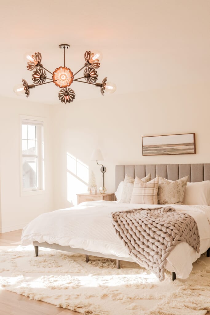 Why Choosing the Right Lightbulbs for Chandeliers Matters - LightsOnline Blog