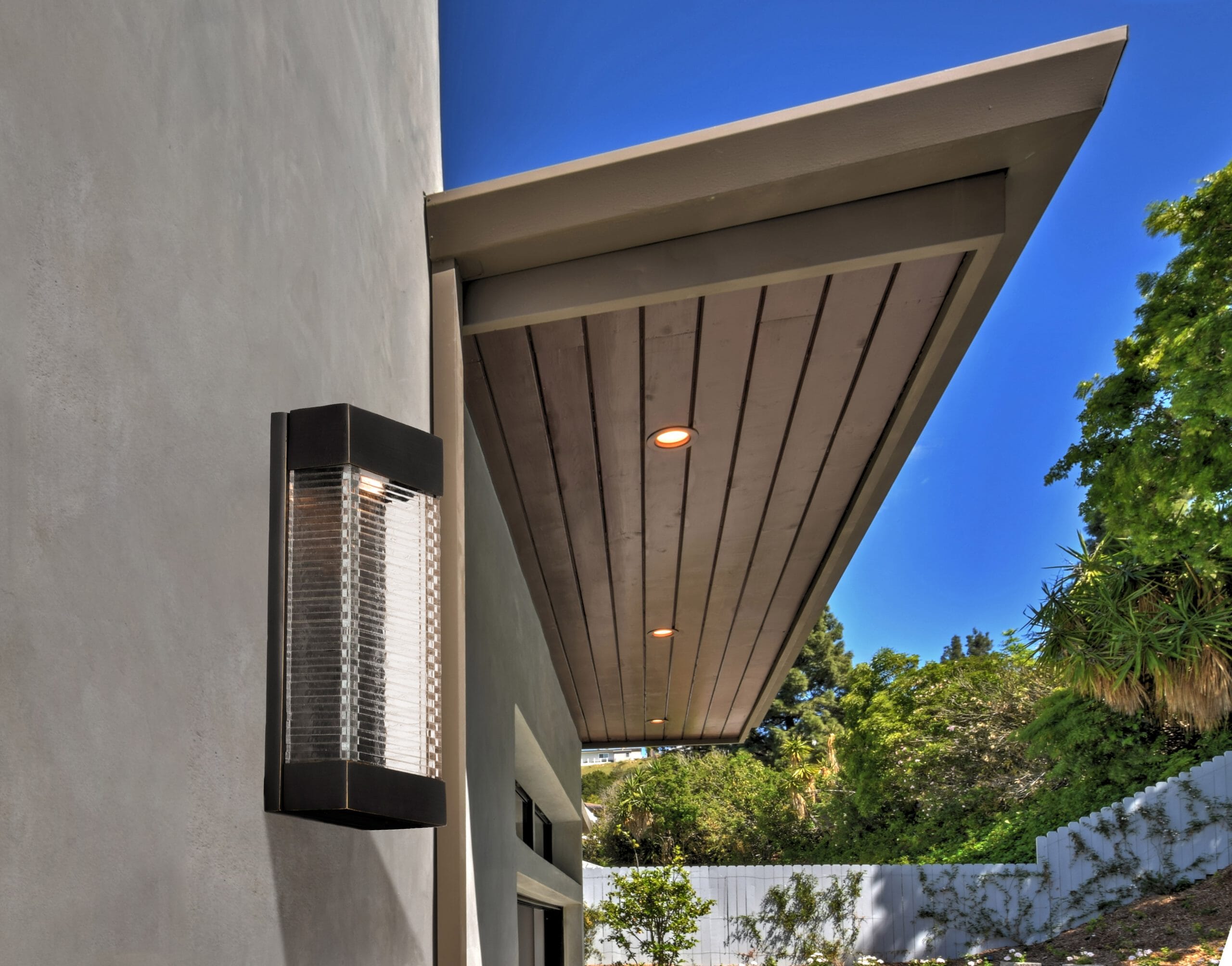 How to Choose Outdoor Lighting That Lasts - Lights Online Blog