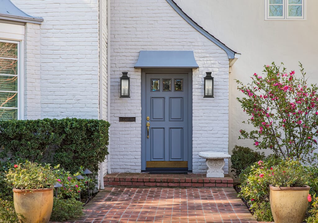 Boost Curb Appeal with These Outdoor Lighting Ideas - Lights Online Blog