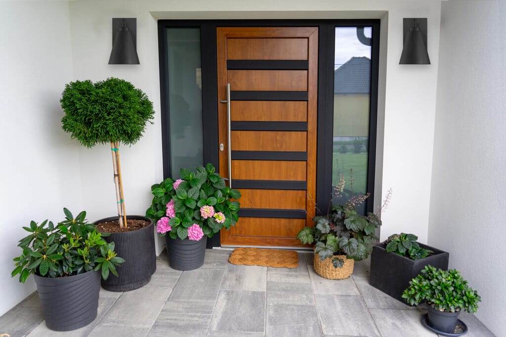 Distinctive Outdoor Lighting: 2026 Trends That Take Style Outside - LightsOnline Blog