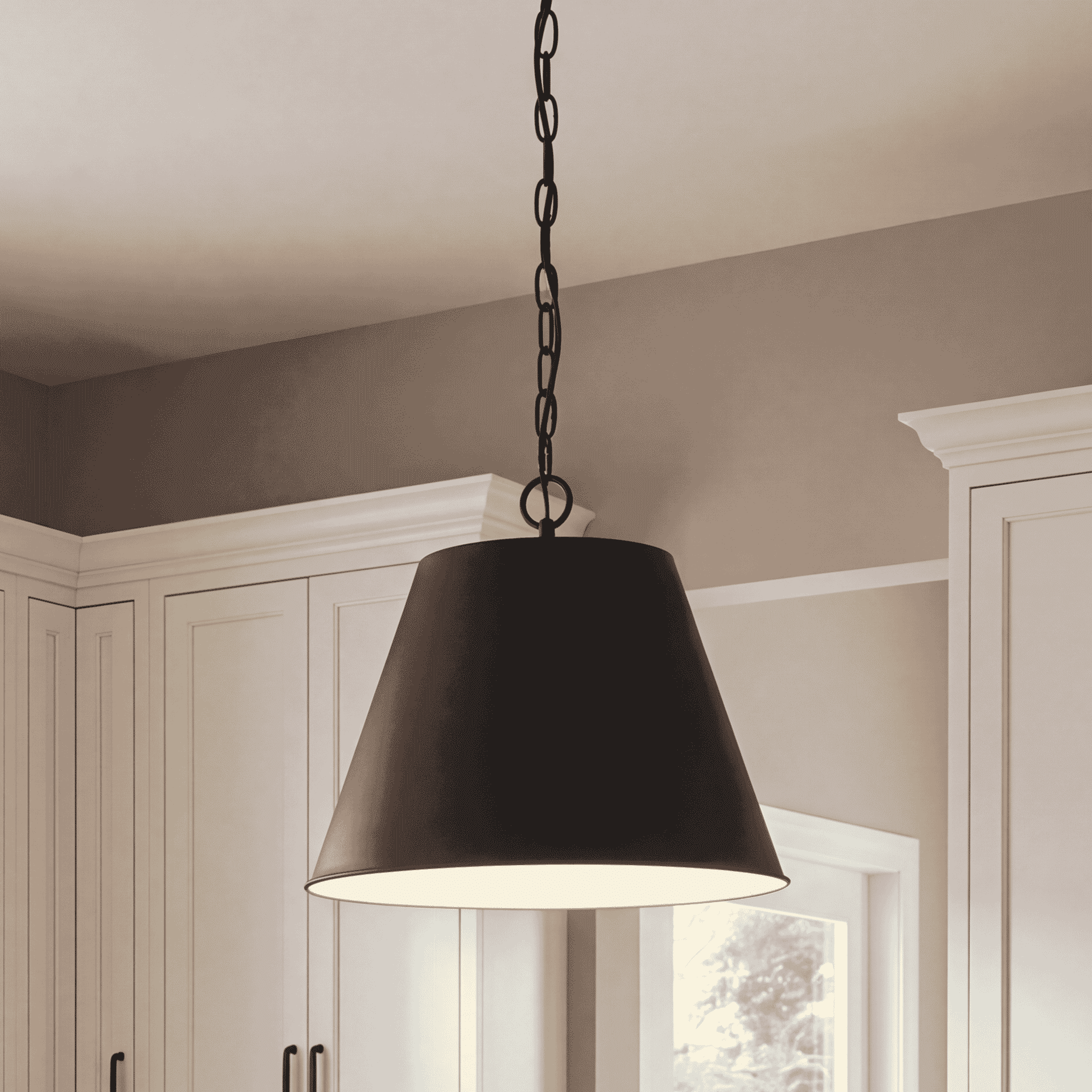 Elegant Pendant Light in Solid Matte Black
