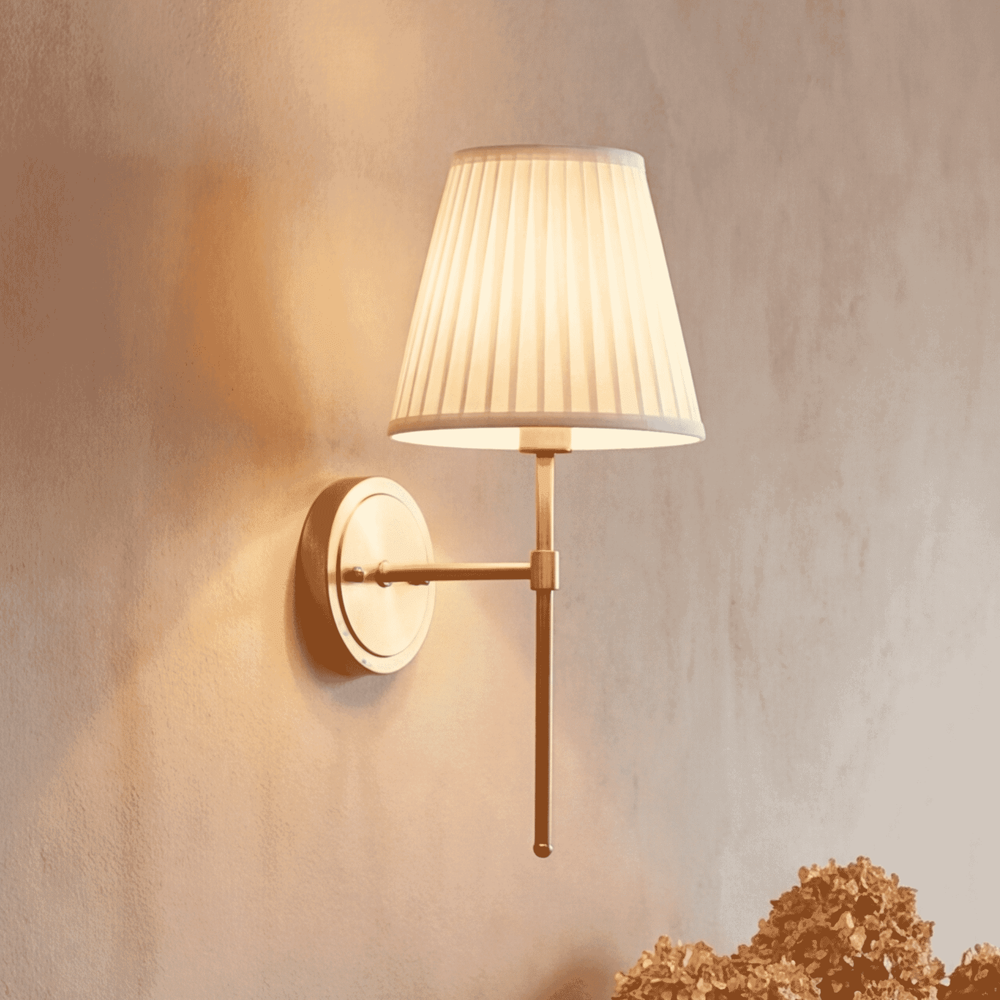 1-Light Wall Sconce in Natural Brass