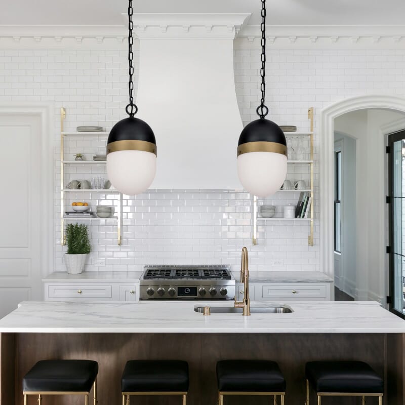 Brass and black pendants with brass hardware - LightsOnline Blog